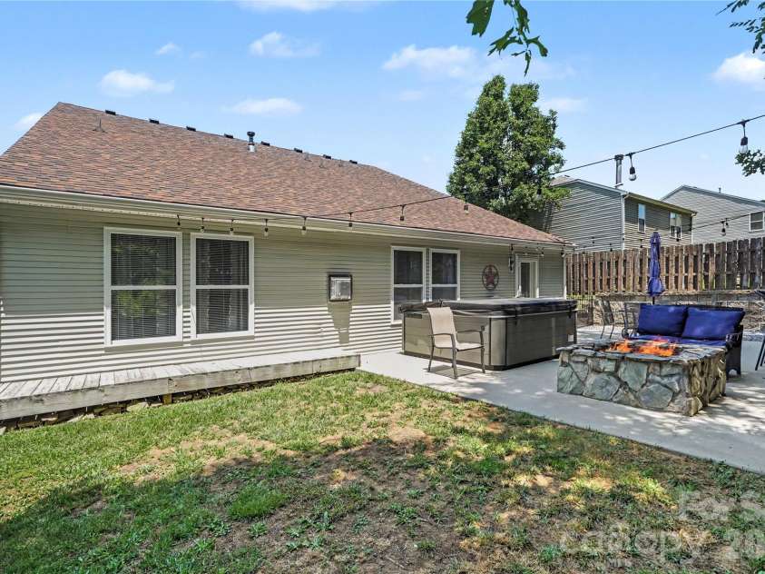 1729 Red Bird Circle, Concord, NC 28025.  MLS# CAR4396402, YatesRealty ID 33581. 