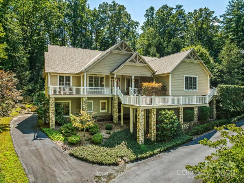 220 Amblewood Trail, Hendersonville, NC 28739.  MLS# CAR4295058, YatesRealty ID 33581. 