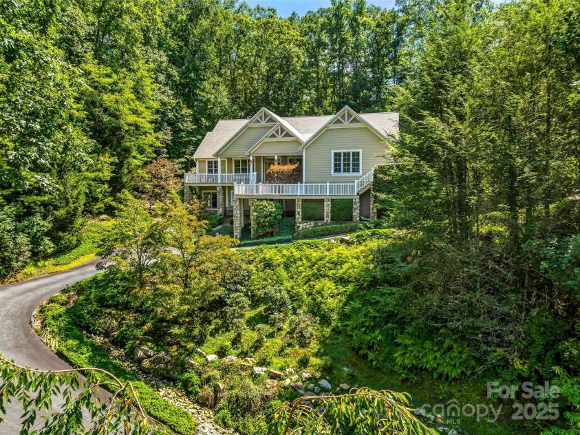 220 Amblewood Trail, Hendersonville, NC 28739.  MLS# CAR4295058, YatesRealty ID 33581. 