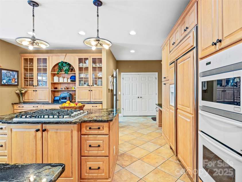 220 Amblewood Trail, Hendersonville, NC 28739.  MLS# CAR4295058, YatesRealty ID 33581. 