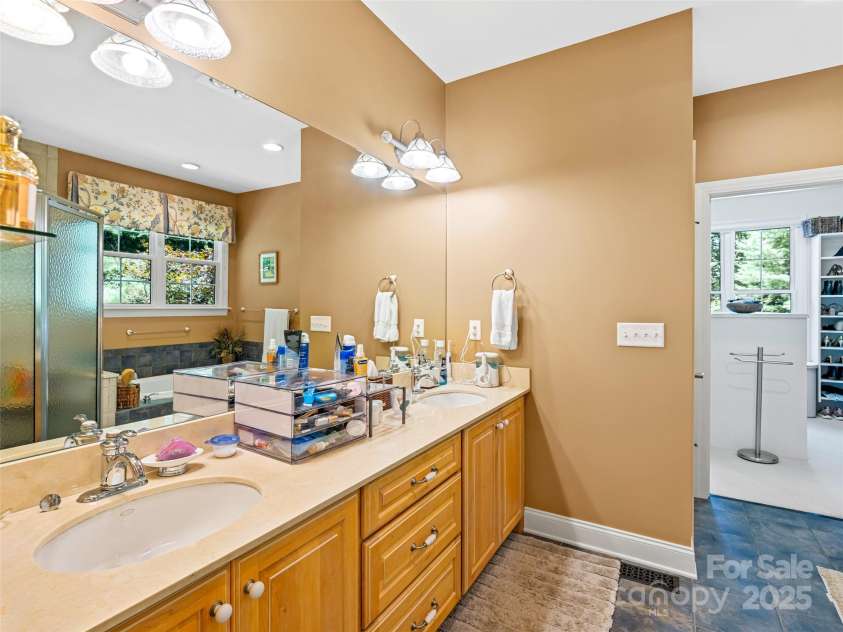 220 Amblewood Trail, Hendersonville, NC 28739.  MLS# CAR4295058, YatesRealty ID 33581. 