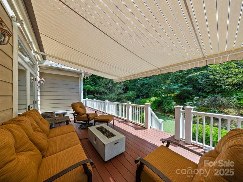 220 Amblewood Trail, Hendersonville, NC 28739.  MLS# CAR4295058, YatesRealty ID 33581. 
