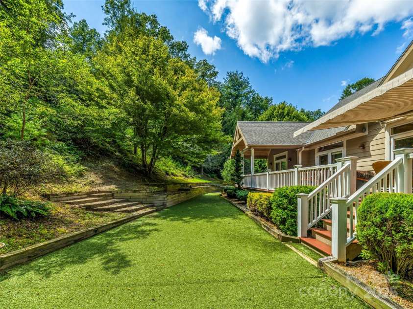 220 Amblewood Trail, Hendersonville, NC 28739.  MLS# CAR4295058, YatesRealty ID 33581. 