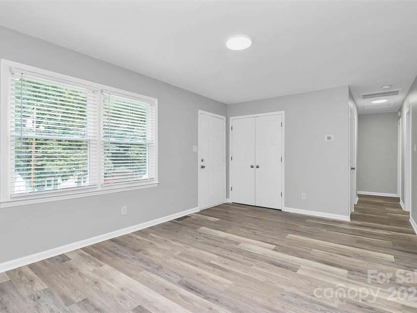 723 Edgegreen Drive, Charlotte, NC 28217.  MLS# CAR4295053, YatesRealty ID 33582. 