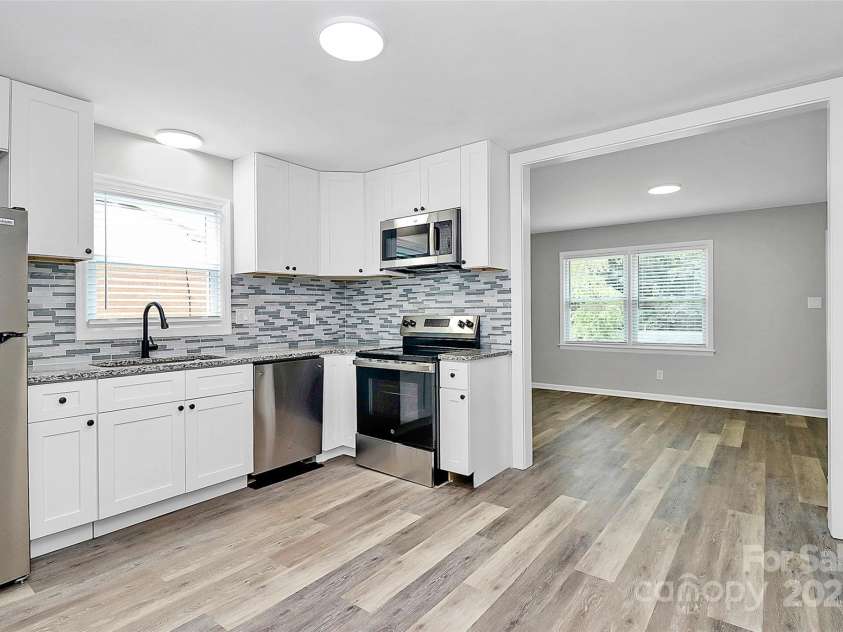 723 Edgegreen Drive, Charlotte, NC 28217.  MLS# CAR4295053, YatesRealty ID 33582. 