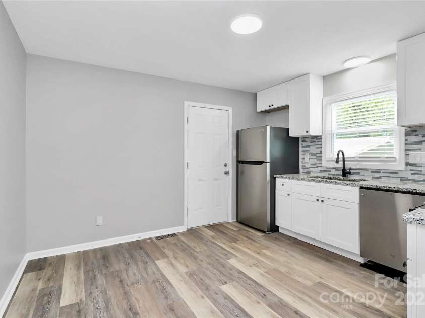723 Edgegreen Drive, Charlotte, NC 28217.  MLS# CAR4295053, YatesRealty ID 33582. 