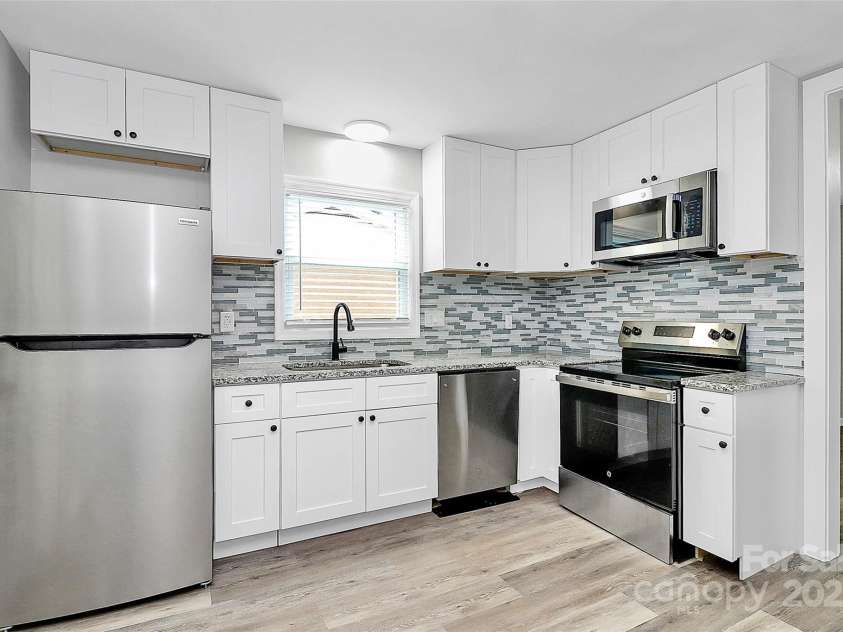 723 Edgegreen Drive, Charlotte, NC 28217.  MLS# CAR4295053, YatesRealty ID 33582. 