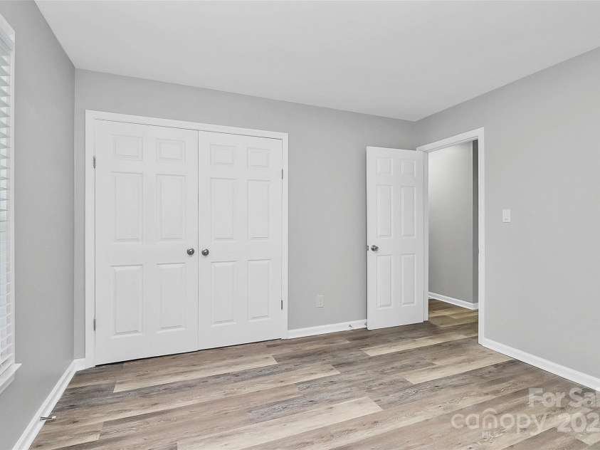 723 Edgegreen Drive, Charlotte, NC 28217.  MLS# CAR4295053, YatesRealty ID 33582. 