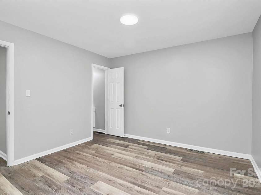 723 Edgegreen Drive, Charlotte, NC 28217.  MLS# CAR4295053, YatesRealty ID 33582. 