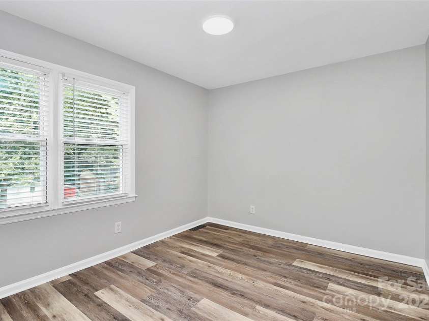723 Edgegreen Drive, Charlotte, NC 28217.  MLS# CAR4295053, YatesRealty ID 33582. 