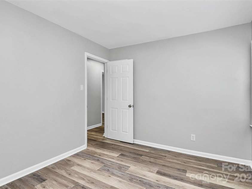 723 Edgegreen Drive, Charlotte, NC 28217.  MLS# CAR4295053, YatesRealty ID 33582. 