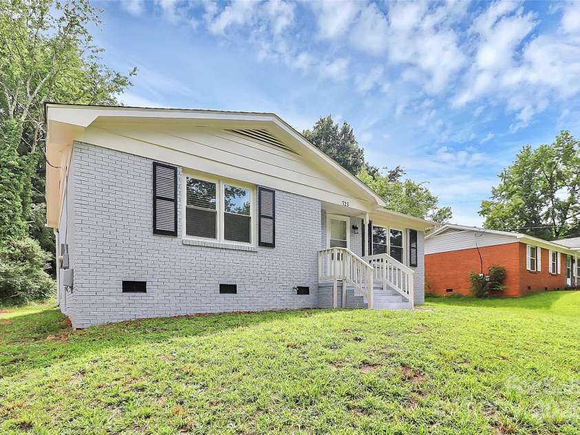 723 Edgegreen Drive, Charlotte, NC 28217.  MLS# CAR4295053, YatesRealty ID 33582. 