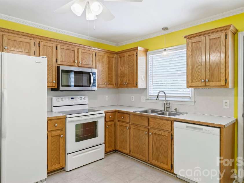 1673 Ashridge Road, Rock Hill, SC 29730.  MLS# CAR4395375, YatesRealty ID 33583. 