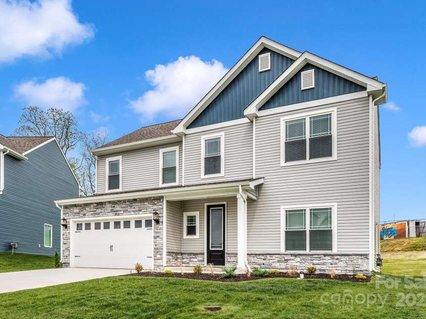 3447 Robindale Drive, Winston Salem, NC 27107.  MLS# CAR4295140, YatesRealty ID 33583. 