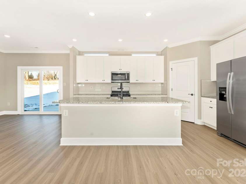 3447 Robindale Drive, Winston Salem, NC 27107.  MLS# CAR4295140, YatesRealty ID 33583. 