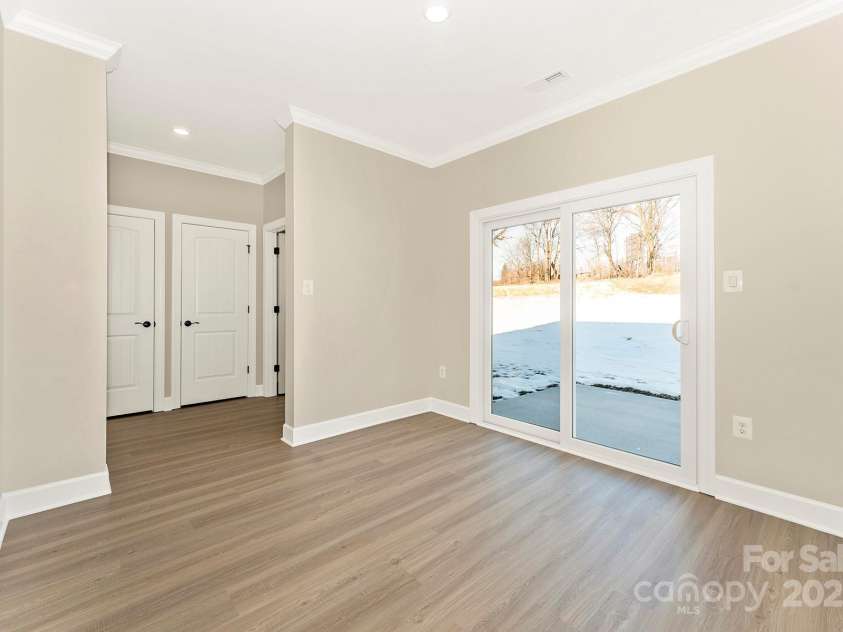 3447 Robindale Drive, Winston Salem, NC 27107.  MLS# CAR4295140, YatesRealty ID 33583. 