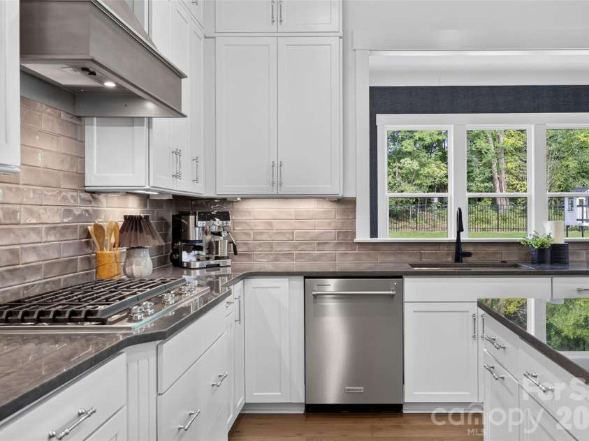 14109 White Gardens Lane, Huntersville, NC 28078.  MLS# CAR4418706, YatesRealty ID 33584. 
