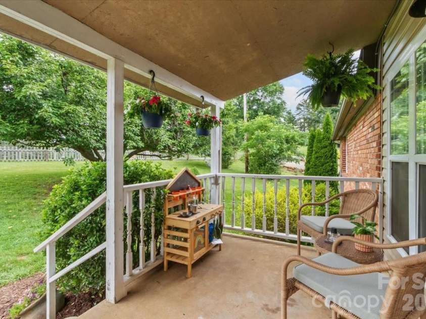 140 Locust Grove Road, Weaverville, NC 28787.  MLS# CAR4389016, YatesRealty ID 33586. 