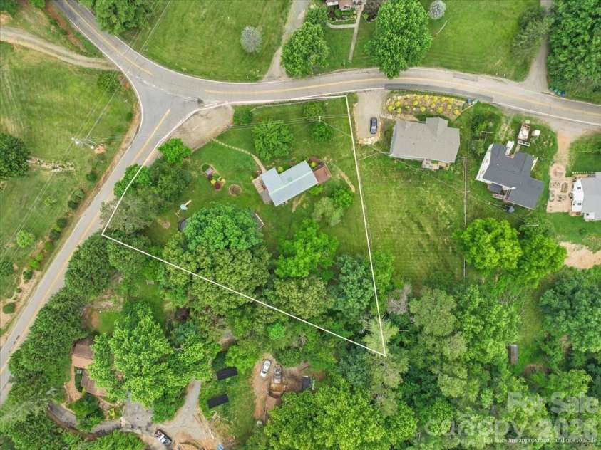 140 Locust Grove Road, Weaverville, NC 28787.  MLS# CAR4389016, YatesRealty ID 33586. 