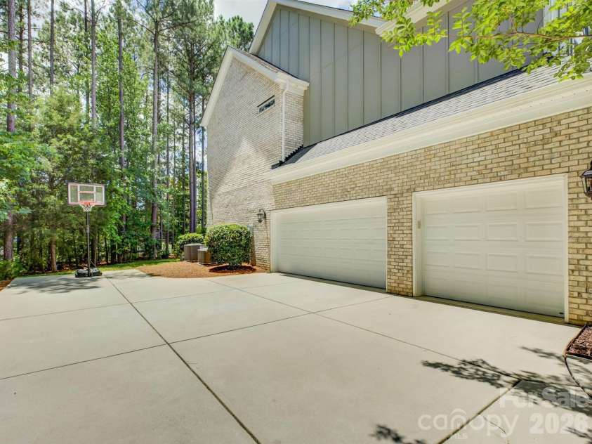16433 Bryant Meadows Drive, Charlotte, NC 28278.  MLS# CAR4395955, YatesRealty ID 33587. 3 Car Garage