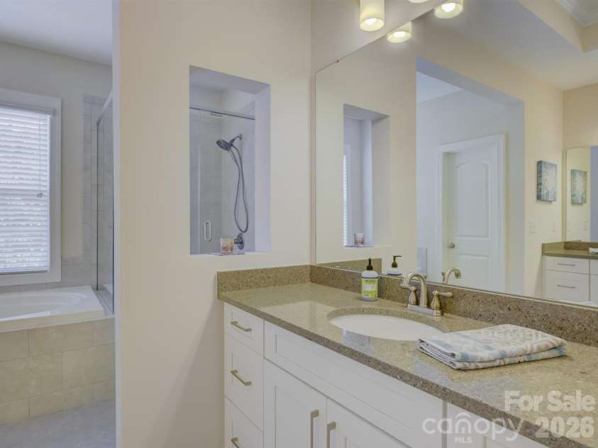 16433 Bryant Meadows Drive, Charlotte, NC 28278.  MLS# CAR4395955, YatesRealty ID 33587. 