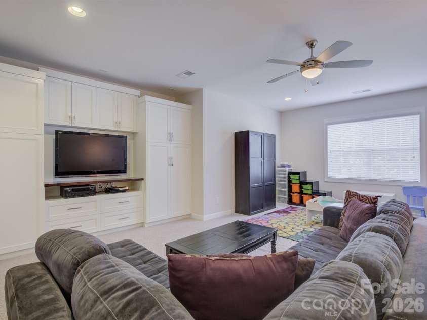 16433 Bryant Meadows Drive, Charlotte, NC 28278.  MLS# CAR4395955, YatesRealty ID 33587. 