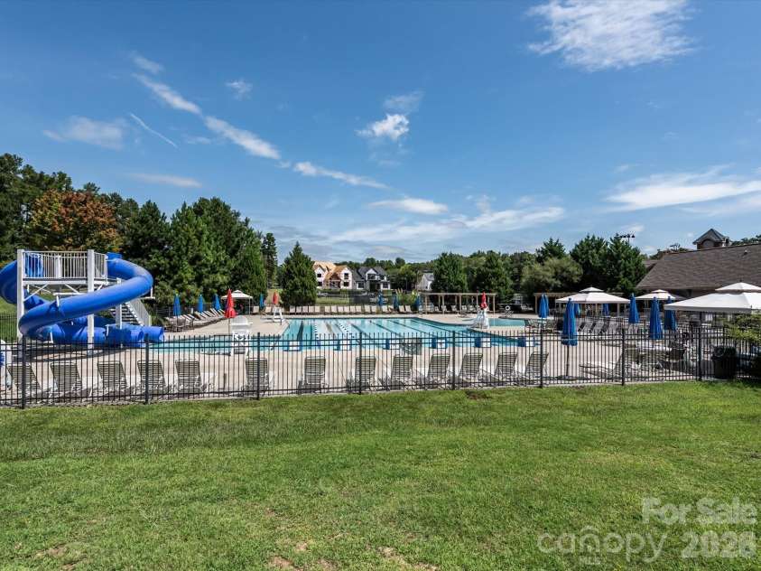 16433 Bryant Meadows Drive, Charlotte, NC 28278.  MLS# CAR4395955, YatesRealty ID 33587. Community Pool