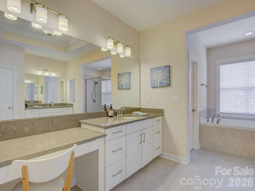 16433 Bryant Meadows Drive, Charlotte, NC 28278.  MLS# CAR4395955, YatesRealty ID 33587. Primary Bath with separate vanities and soaking tub
