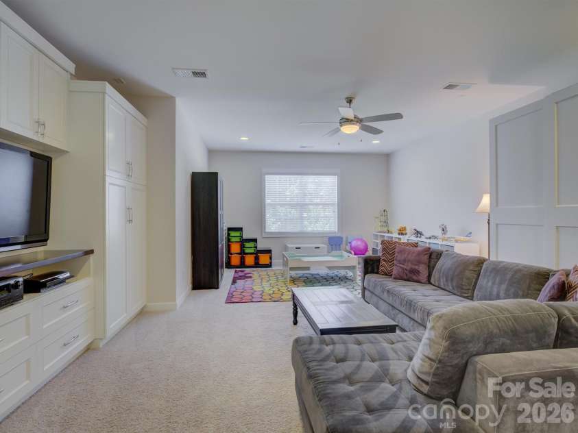 16433 Bryant Meadows Drive, Charlotte, NC 28278.  MLS# CAR4395955, YatesRealty ID 33587. Spacious Bonus room