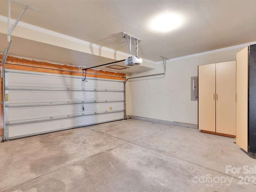 4323 Leopold Place, Charlotte, NC 28215.  MLS# CAR4294145, YatesRealty ID 33587. Garage - Storage Cabinets Included!