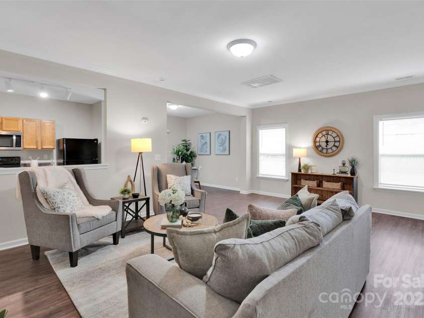 4323 Leopold Place, Charlotte, NC 28215.  MLS# CAR4294145, YatesRealty ID 33587. Great Room