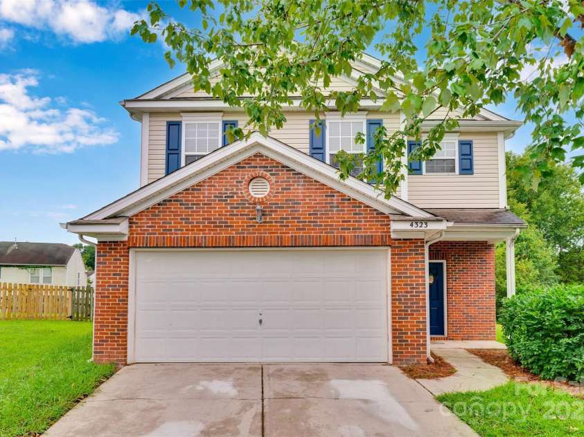 4323 Leopold Place, Charlotte, NC 28215.  MLS# CAR4294145, YatesRealty ID 33587. Welcome Home! 