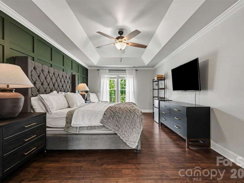 2442 Smith Cove Road, Denver, NC 28037.  MLS# CAR4396728, YatesRealty ID 33588. Upper primary bedroom with beautiful accent wall!