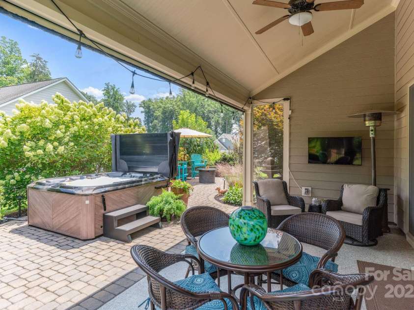 320 Broadleaf Drive, Denver, NC 28037.  MLS# CAR4293633, YatesRealty ID 33589. 