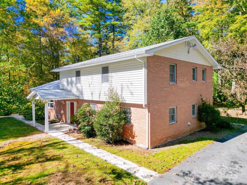 200 Riley Lane, Pisgah Forest, NC 28768.  MLS# CAR4313020, YatesRealty ID 3359. 