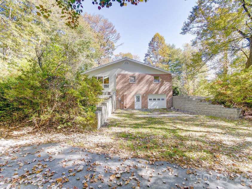 200 Riley Lane, Pisgah Forest, NC 28768.  MLS# CAR4313020, YatesRealty ID 3359. 