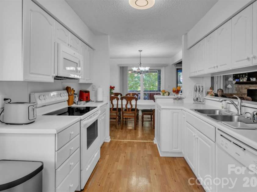 5839 Harris Grove Lane, Charlotte, NC 28212.  MLS# CAR4342437, YatesRealty ID 3359. 