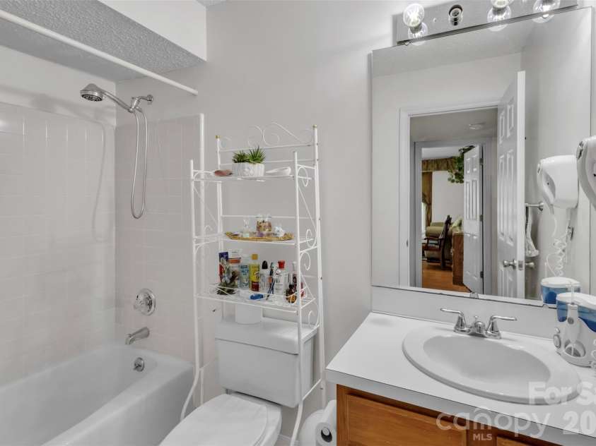 5839 Harris Grove Lane, Charlotte, NC 28212.  MLS# CAR4342437, YatesRealty ID 3359. 