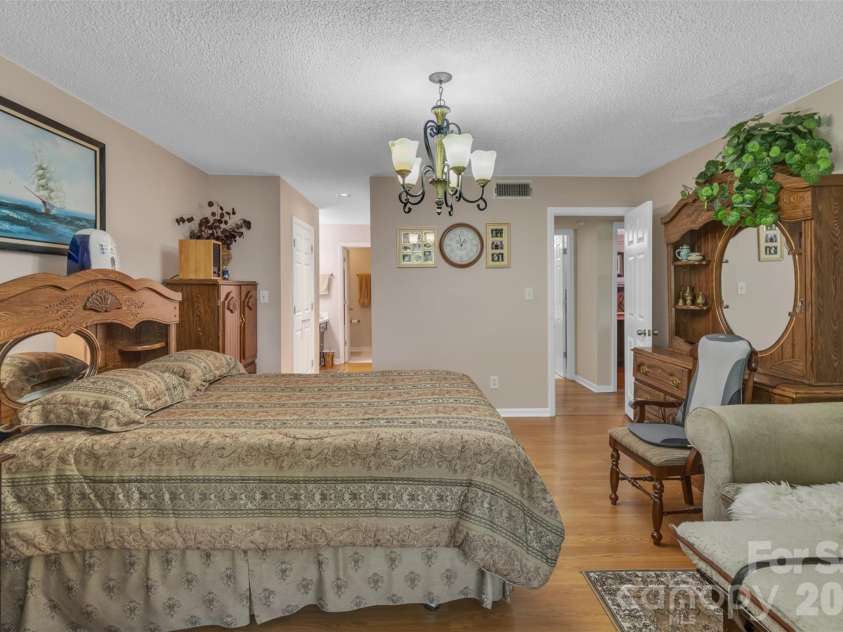 5839 Harris Grove Lane, Charlotte, NC 28212.  MLS# CAR4342437, YatesRealty ID 3359. 