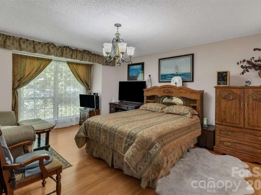 5839 Harris Grove Lane, Charlotte, NC 28212.  MLS# CAR4342437, YatesRealty ID 3359. 