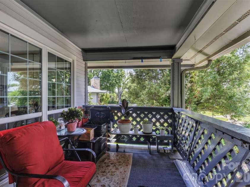 5839 Harris Grove Lane, Charlotte, NC 28212.  MLS# CAR4342437, YatesRealty ID 3359. 