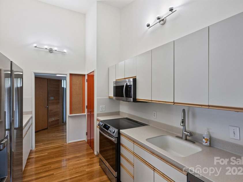 6366 Sharon Hills Road, Charlotte, NC 28210.  MLS# CAR4228866, YatesRealty ID 3359. Kitchen