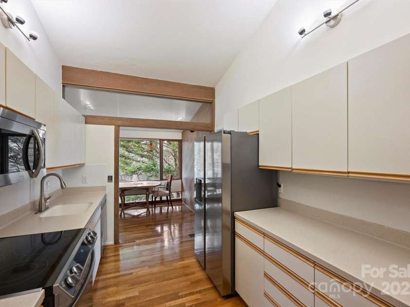 6366 Sharon Hills Road, Charlotte, NC 28210.  MLS# CAR4228866, YatesRealty ID 3359. Kitchen