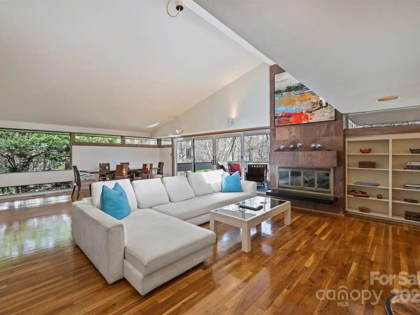 6366 Sharon Hills Road, Charlotte, NC 28210.  MLS# CAR4228866, YatesRealty ID 3359. Lots of natural light