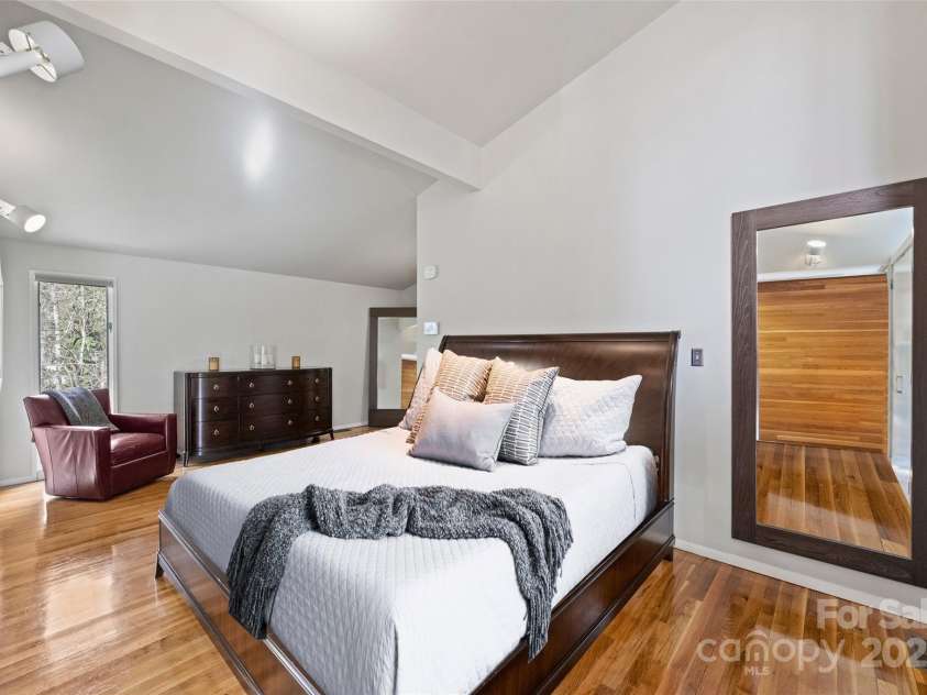6366 Sharon Hills Road, Charlotte, NC 28210.  MLS# CAR4228866, YatesRealty ID 3359. Primary bedroom