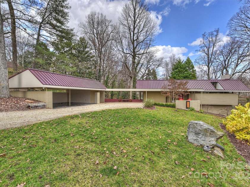 6366 Sharon Hills Road, Charlotte, NC 28210.  MLS# CAR4228866, YatesRealty ID 3359. Welcome to your one-of-a-kind home!