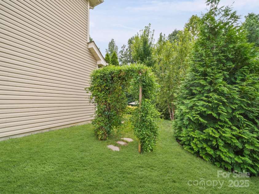 9639 Estridge Lane, Concord, NC 28027.  MLS# CAR4285957, YatesRealty ID 33590. 