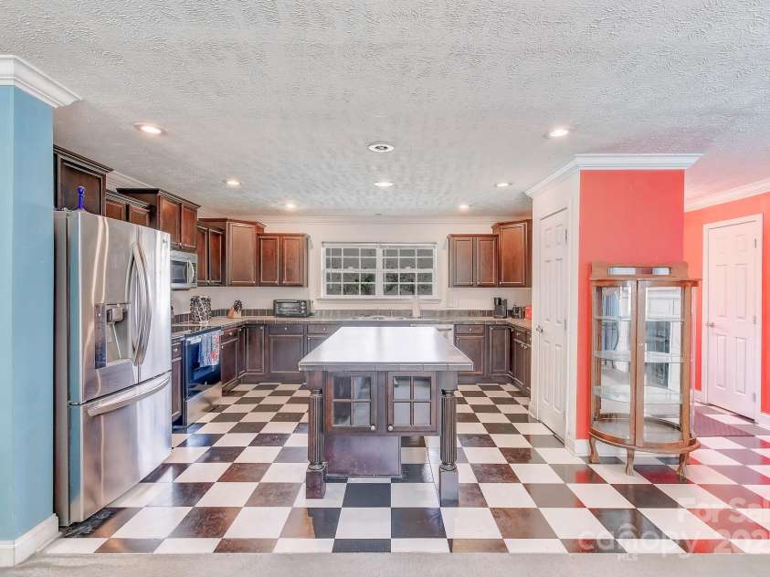 137 Pottery Terrace Trail, Flat Rock, NC 28731.  MLS# CAR4293348, YatesRealty ID 33592. 