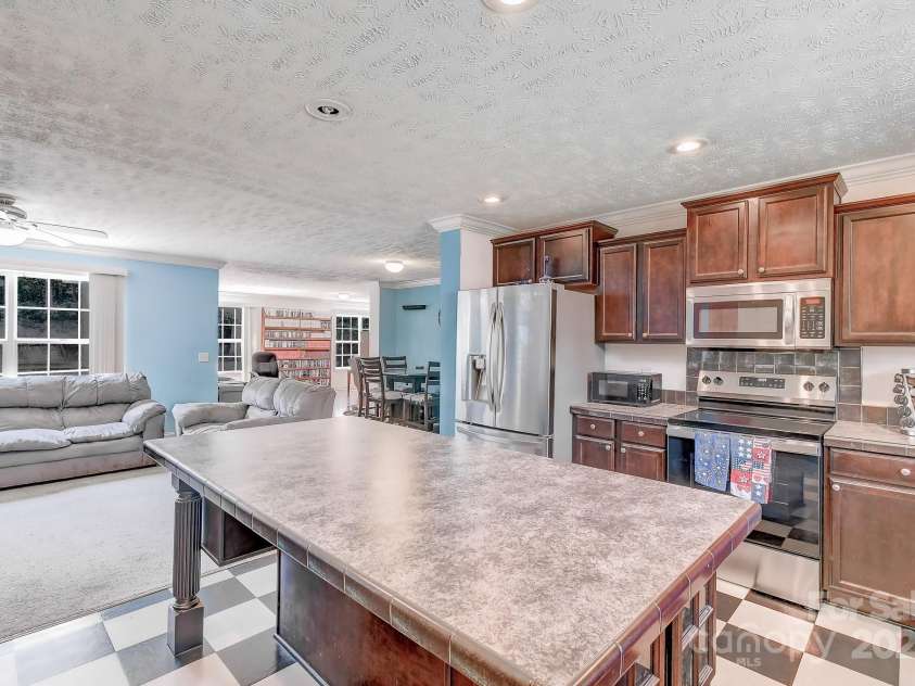 137 Pottery Terrace Trail, Flat Rock, NC 28731.  MLS# CAR4293348, YatesRealty ID 33592. 