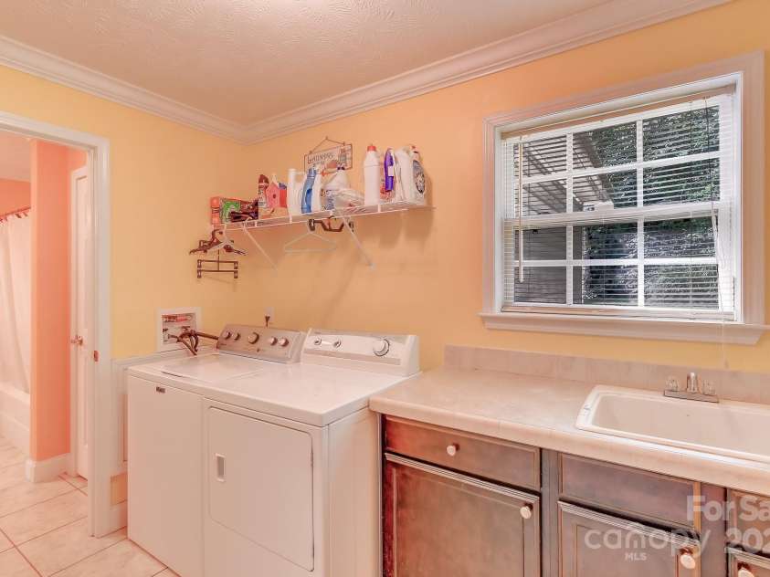 137 Pottery Terrace Trail, Flat Rock, NC 28731.  MLS# CAR4293348, YatesRealty ID 33592. 